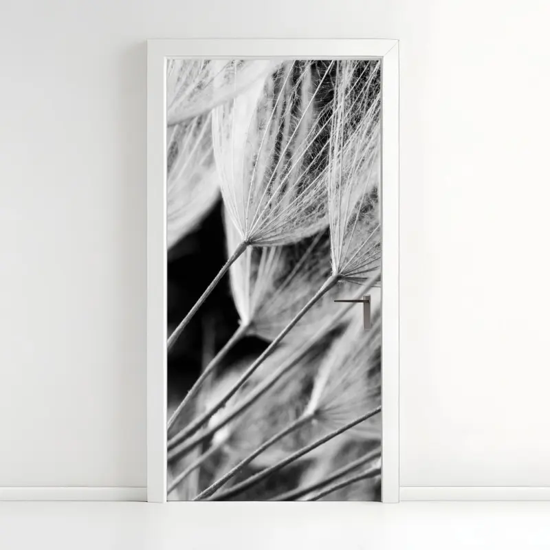 Türaufkleber zarte nahaufnahme von löwenzahnsamen in monochrom
