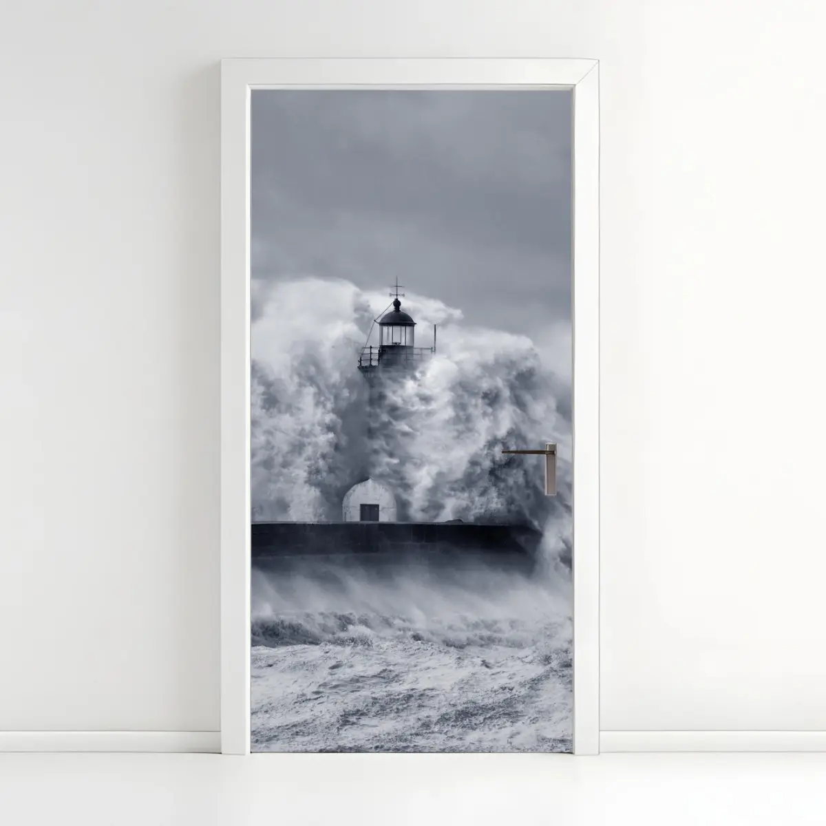 Türaufkleber leuchtturm von mächtigen wellen umgeben – Pixers®