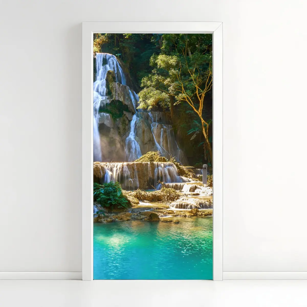 Türaufkleber türkisfarbener wasserfall im üppigen wald – Pixers®