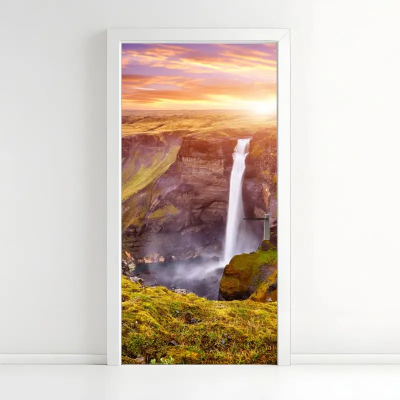 Türaufkleber Haifoss wasserfall bei sonnenuntergang