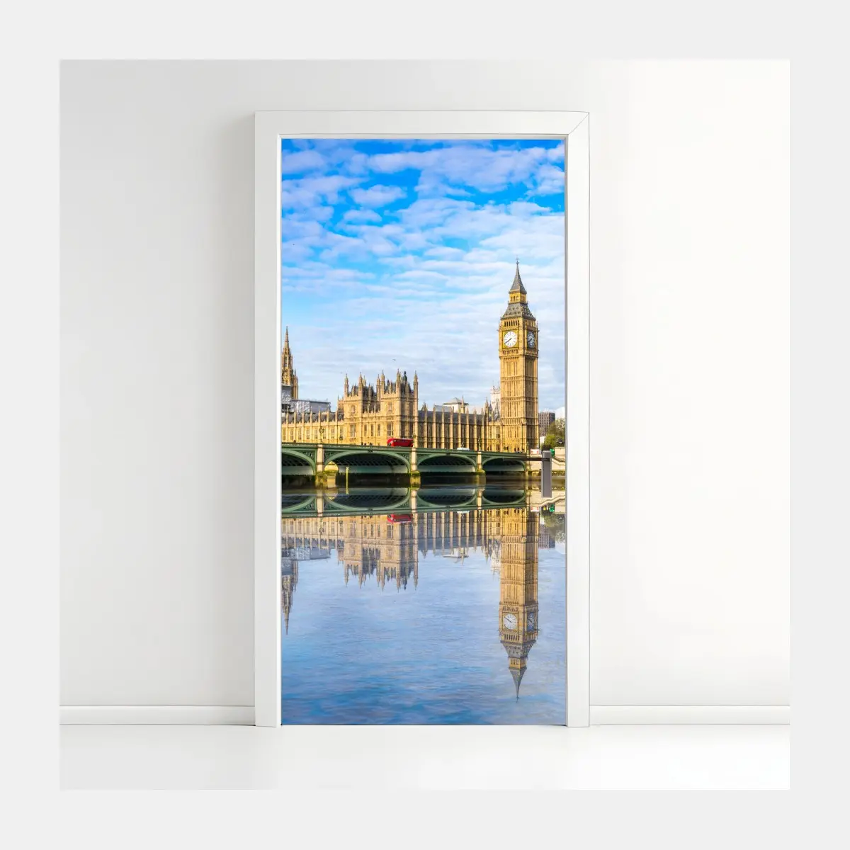 Türaufkleber London skyline mit spiegelung auf dem fluss – Pixers®