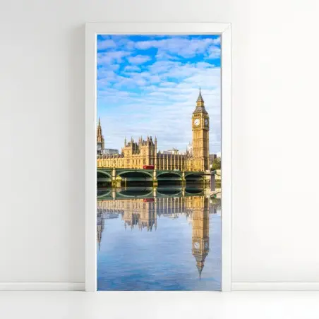 Türaufkleber London skyline mit spiegelung auf dem fluss – Pixers®