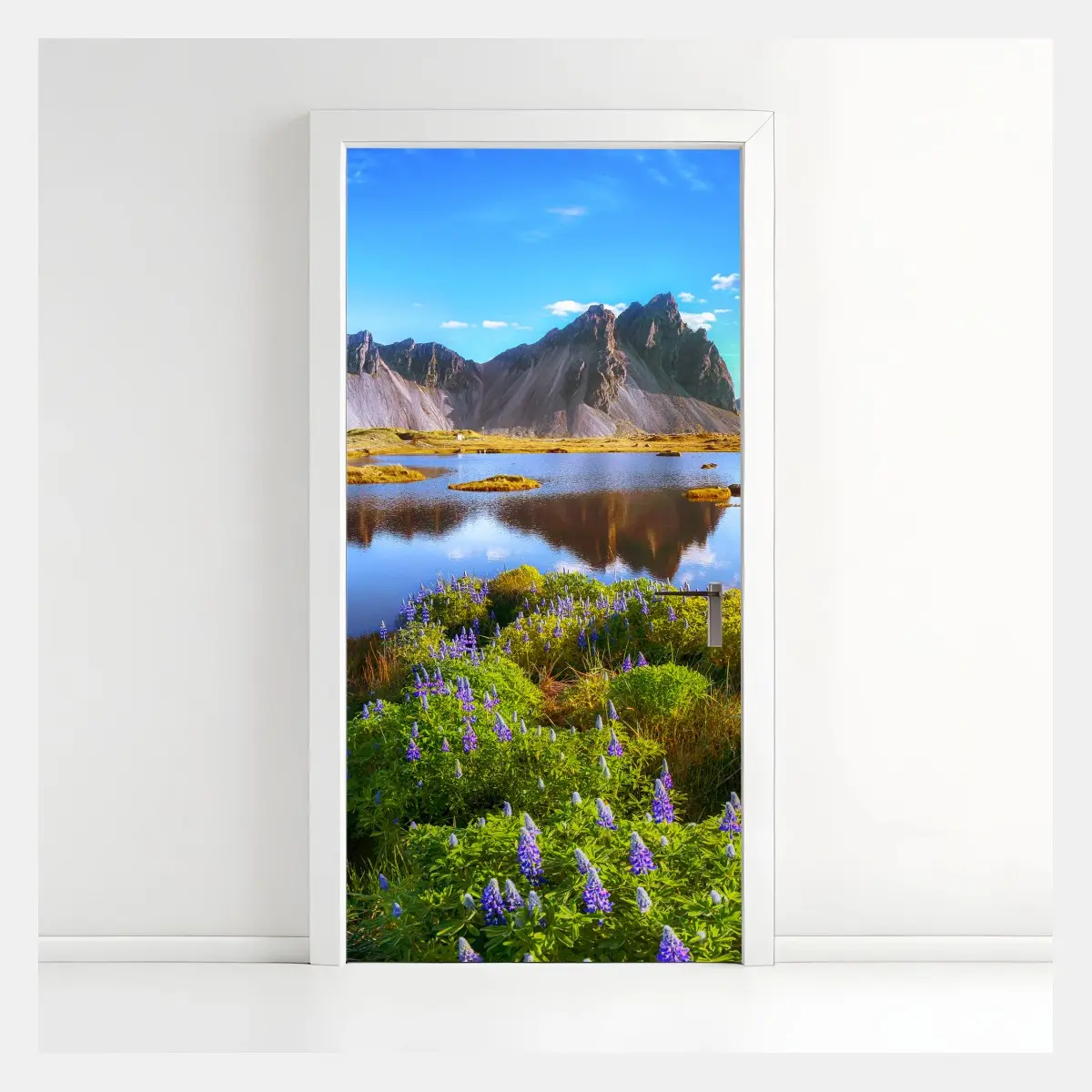 Türaufkleber lebendige lupinenwiesen bei Vestrahorn, Island – Pixers®