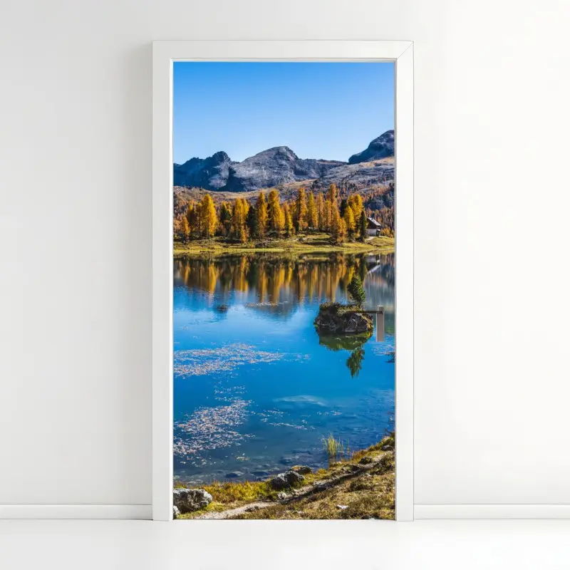 Türaufkleber herbstlicher alpensee mit bergreflexion