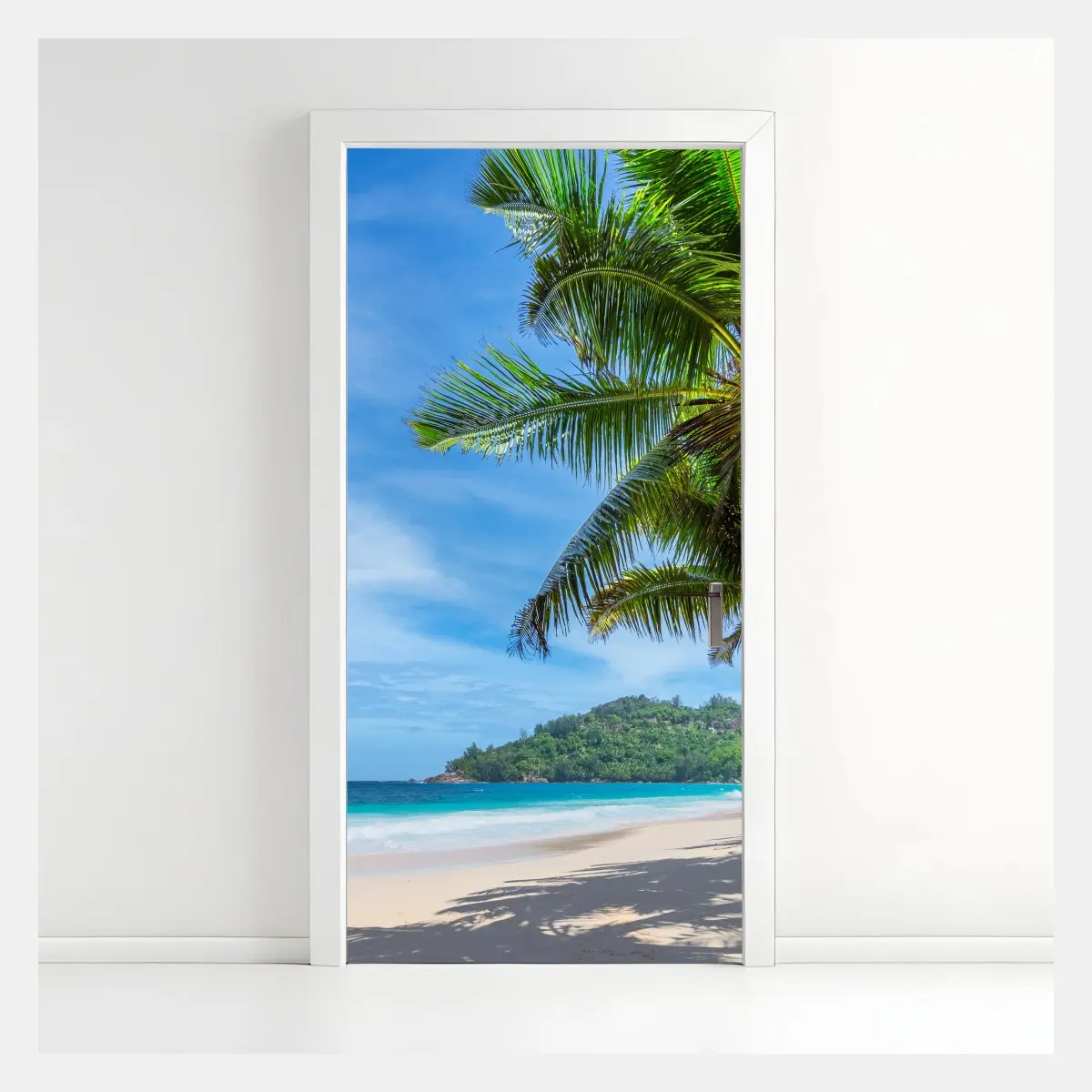 Türaufkleber tropischer strand mit palmen und segelboot – Pixers®