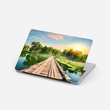 Laptop-Aufkleber sonnige hölzerne brücke über ruhigen see – Pixers®