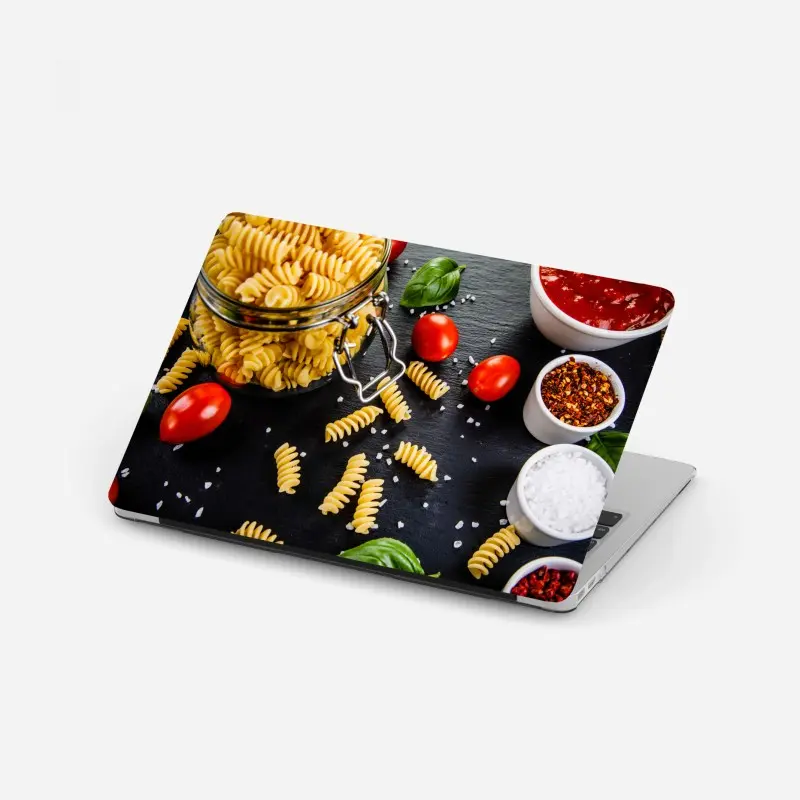 Laptop-Aufkleber pasta zutaten arrangiert mit tomaten und basilikum