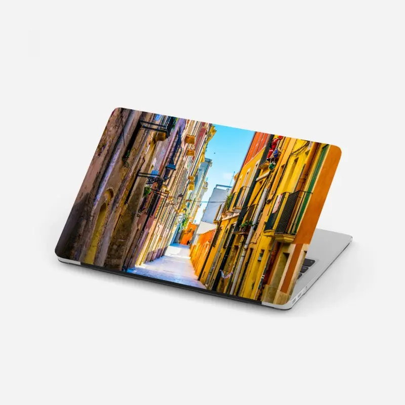 Laptop-Aufkleber sonnenbeschienene mediterrane gasse mit bunten fassaden