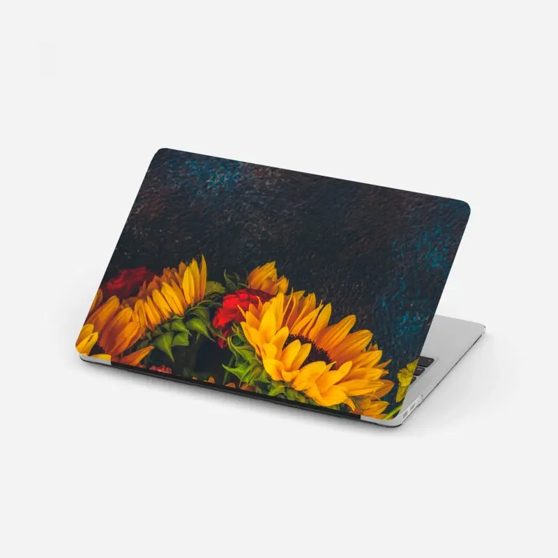 Laptop-Aufkleber lebendiger sonnenblumenstrauß vor dunklem hintergrund