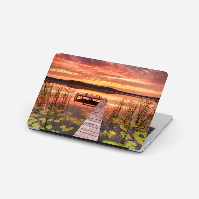 Laptop-Aufkleber sonnenaufgang über ruhigem see mit steg