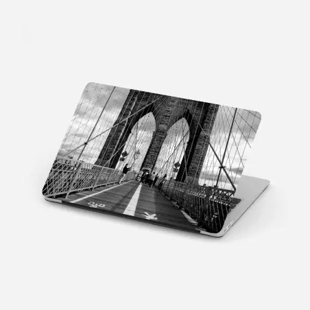 Laptop-Aufkleber Brooklyn Bridge perspektive in monochrom – Pixers®