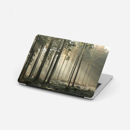 Laptop-Aufkleber nebliger morgenwald mit sonnenstrahlen – Pixers®