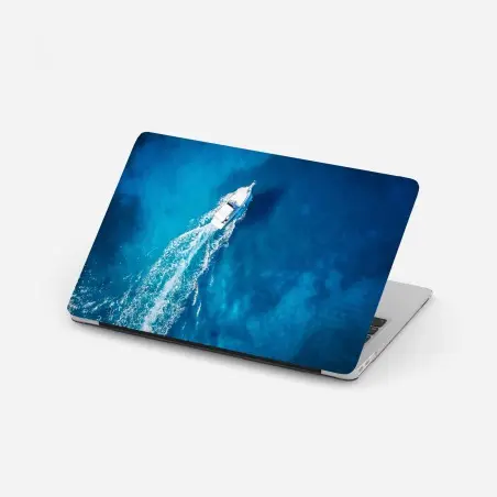 Laptop-Aufkleber jacht über dem kristallblauen ozean – Pixers®