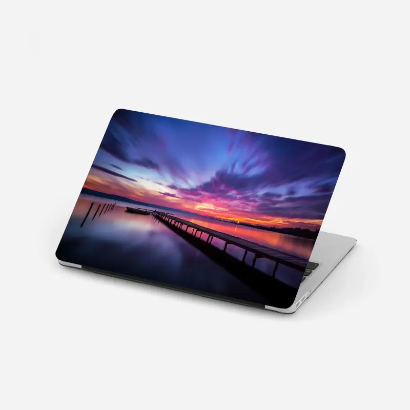 Laptop-Aufkleber sonnenuntergang über ruhigem see mit hölzernem steg