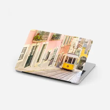 Laptop-Aufkleber sonnige Lissabon straßenbahn in pastellfarben – Pixers®