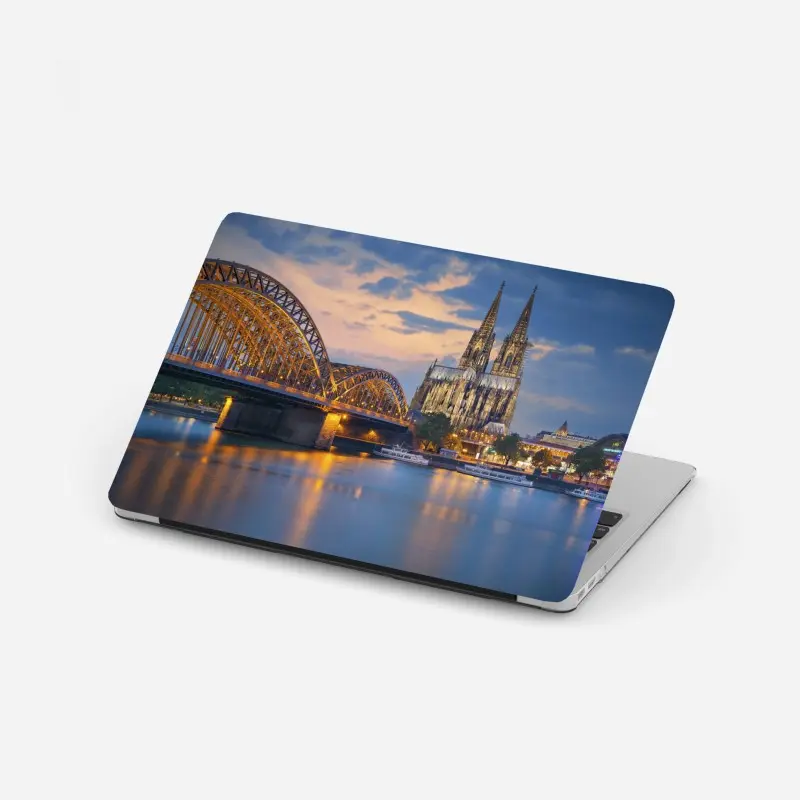 Laptop-Aufkleber Kölner Dom und Hohenzollernbrücke bei dämmerung