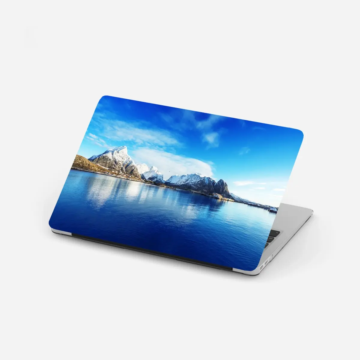 Laptop-Aufkleber ruhige winterliche fjordlandschaft in Reine, Lofoten – Pixers®