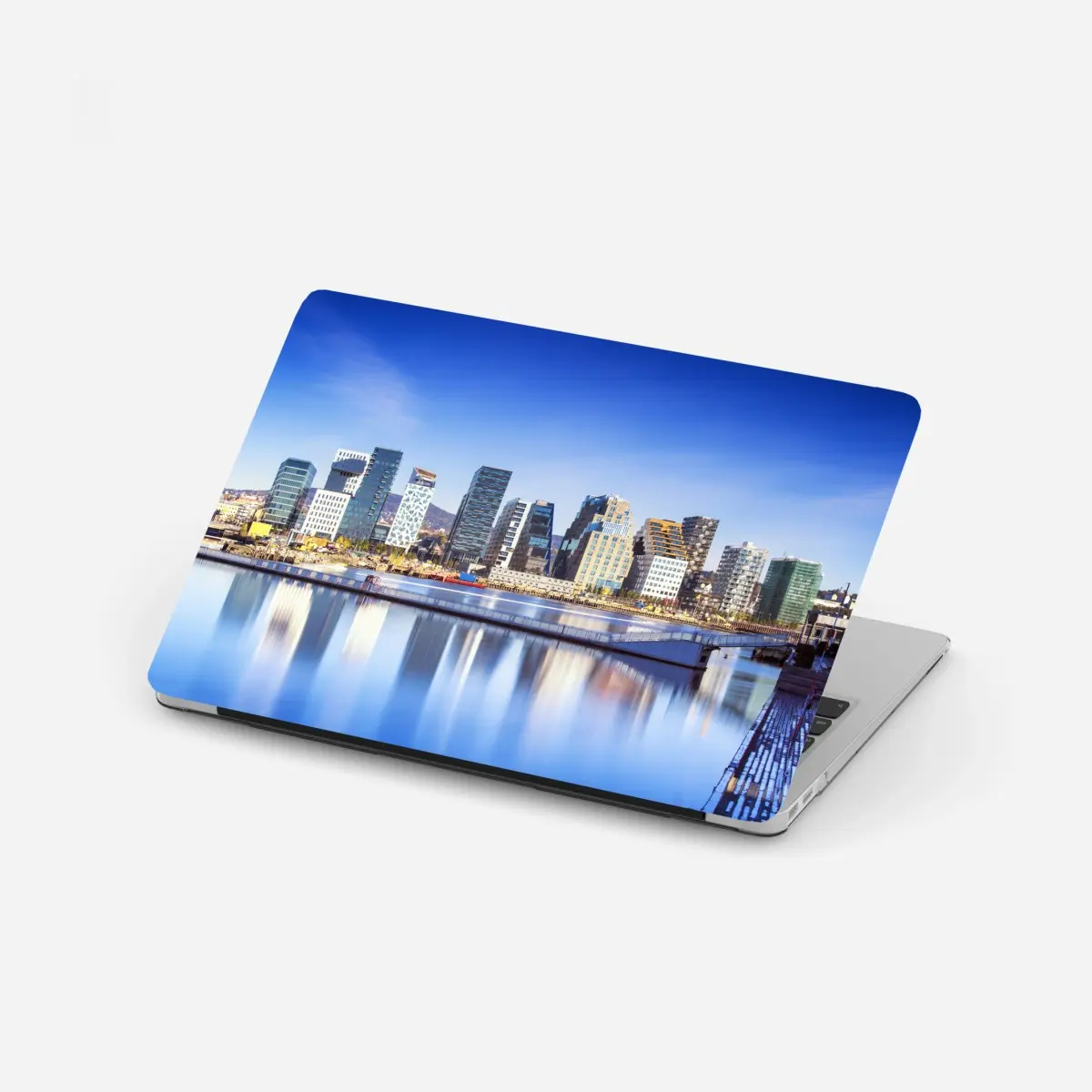 Laptop-Aufkleber moderne ufer skyline mit spiegelungen – Pixers®