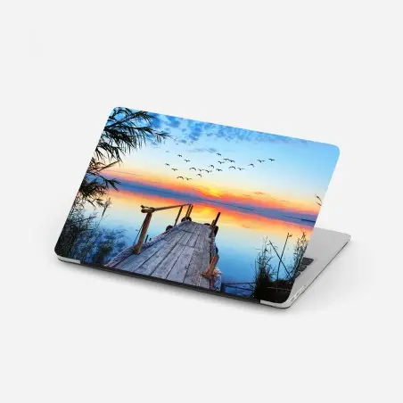 Laptop-Aufkleber steg bei sonnenuntergang über ruhigem see – Pixers®