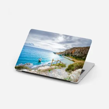 Laptop-Aufkleber ruhige türkisfarbene bucht mit küstenpfad – Pixers®