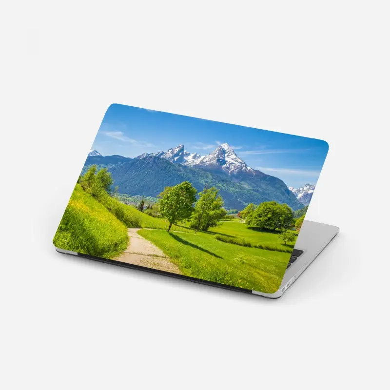 Laptop-Aufkleber ruhige alpenwiese mit berggipfeln