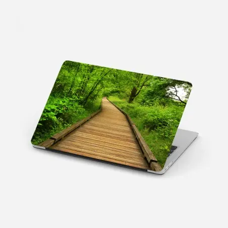 Laptop-Aufkleber ruhiger holzsteg im wald – Pixers®