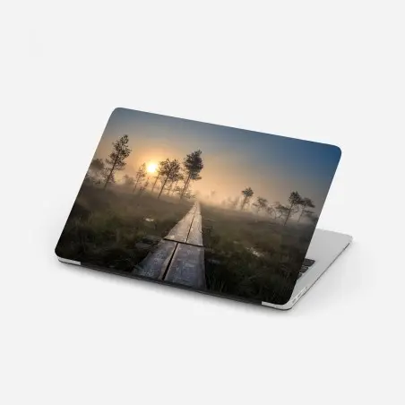 Laptop-Aufkleber nebliger sonnenaufgang über dem holzsteg – Pixers®