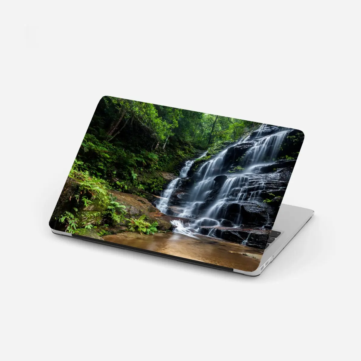 Laptop-Aufkleber ruhiger wasserfall im wald – Pixers®