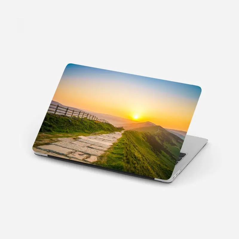 Laptop-Aufkleber sonnenbeschienener gebirgskamm bei sonnenaufgang