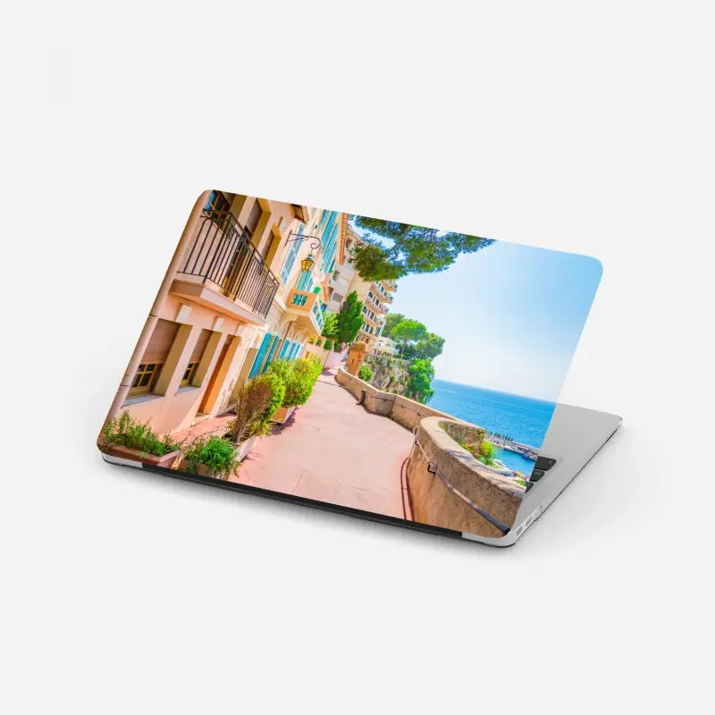 Laptop-Aufkleber mediterrane promenade mit pastellfarbenen häusern