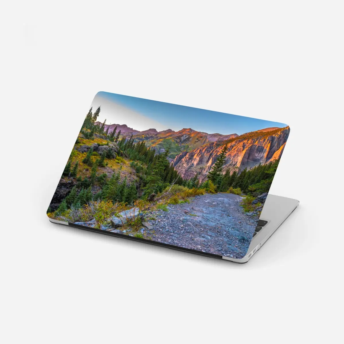 Laptop-Aufkleber alpiner wanderweg im sonnenuntergang – Pixers®