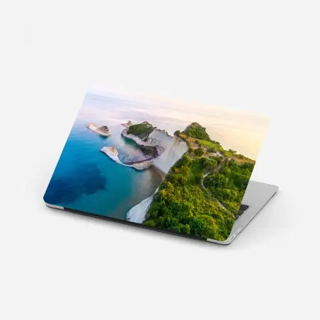 Laptop-Aufkleber luftaufnahme von klippen und türkisfarbenem meer – Pixers®