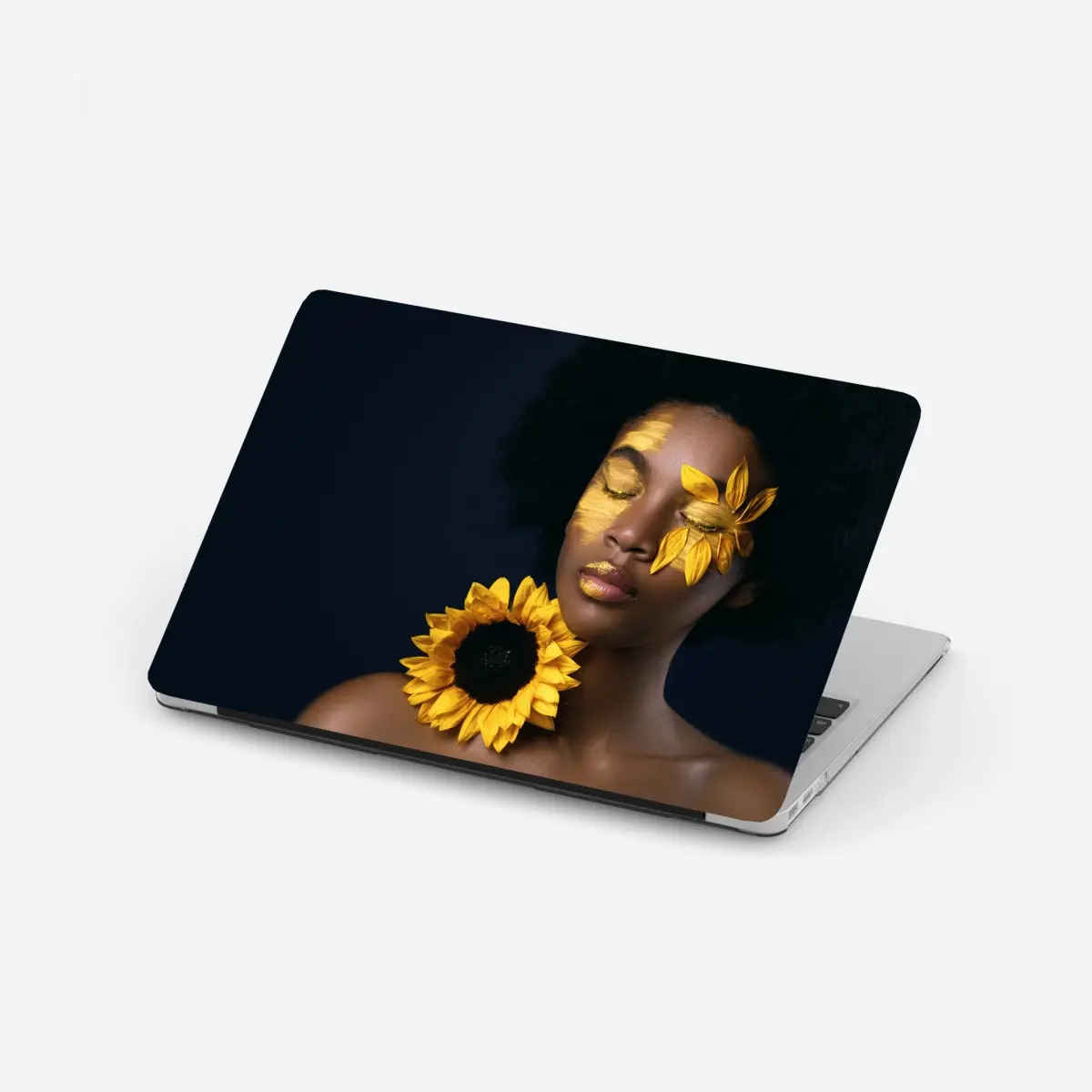 Laptop-Aufkleber sonnenblumen muse: florales gesichtsporträt – Pixers®