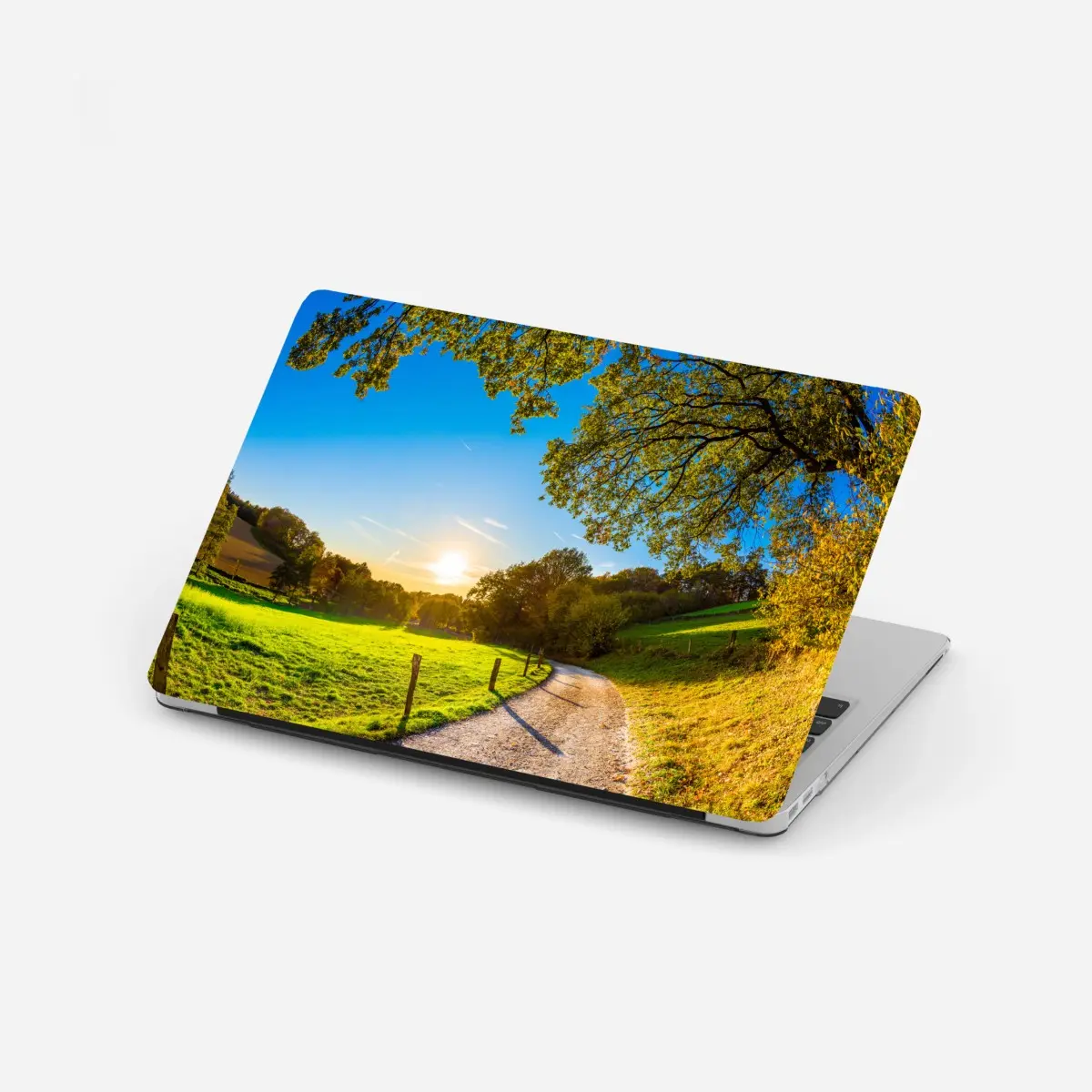 Laptop-Aufkleber sonnenbeschienene wiese mit landweg bei sonnenuntergang – Pixers®