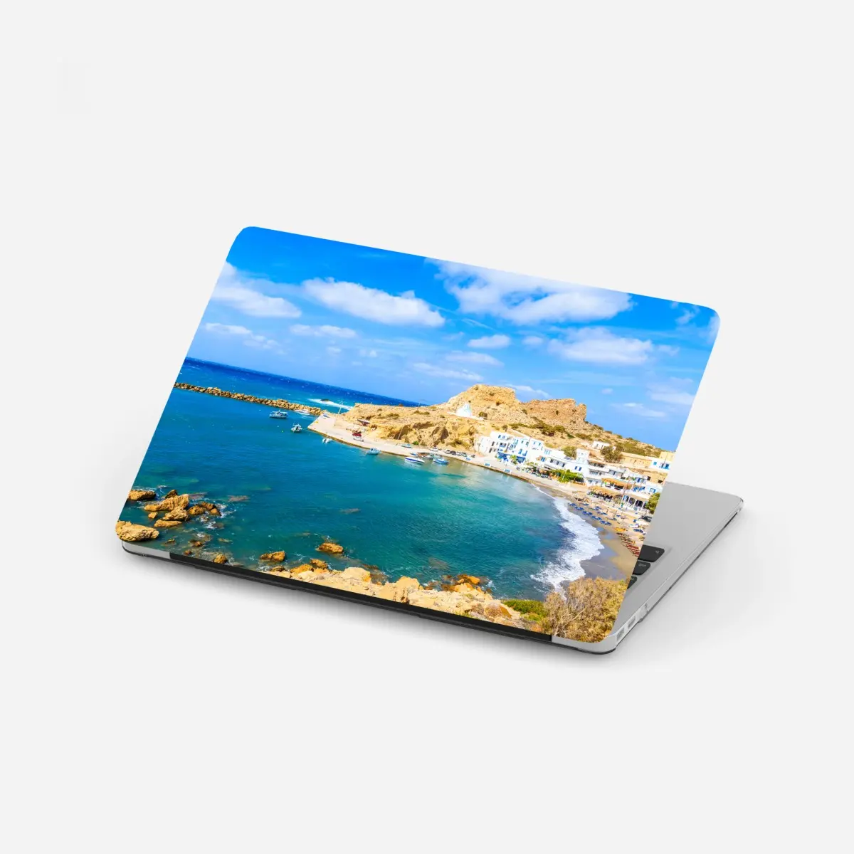 Laptop-Aufkleber sonniger hafen Finiki an der Küste von Karpathos – Pixers®