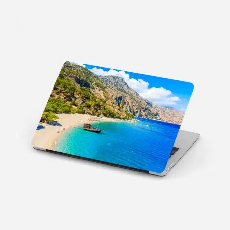 Laptop-Aufkleber segelboot am Apella strand, Karpathos – Pixers®