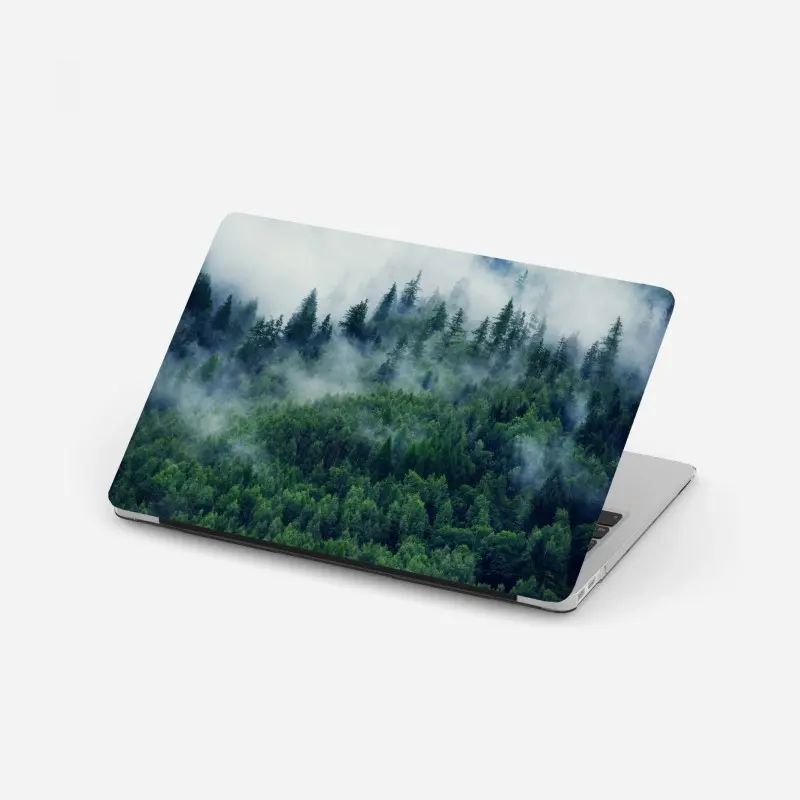 Laptop-Aufkleber nebliger grüner wald