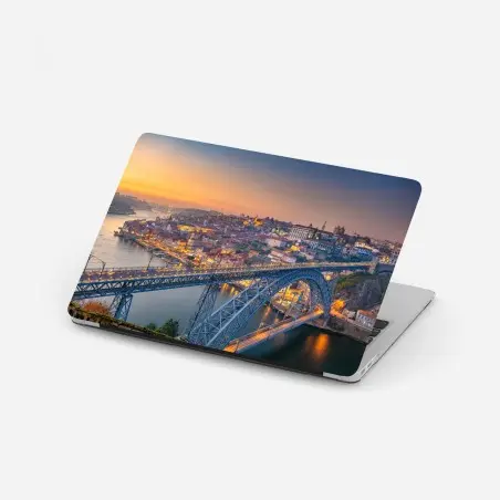 Laptop-Aufkleber porto skyline bei dämmerung mit Dom Luís I – Pixers®