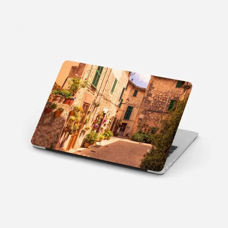 Laptop-Aufkleber sonnige mediterrane gasse mit blumentöpfen