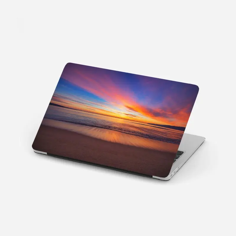 Laptop-Aufkleber lebendiger sonnenaufgang über einem ruhigen strand
