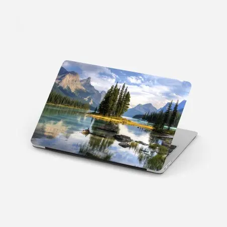 Laptop-Aufkleber ruhiger alpensee mit insel und bergen – Pixers®