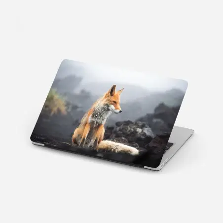 Laptop-Aufkleber roter fuchs in nebliger landschaft – Pixers®