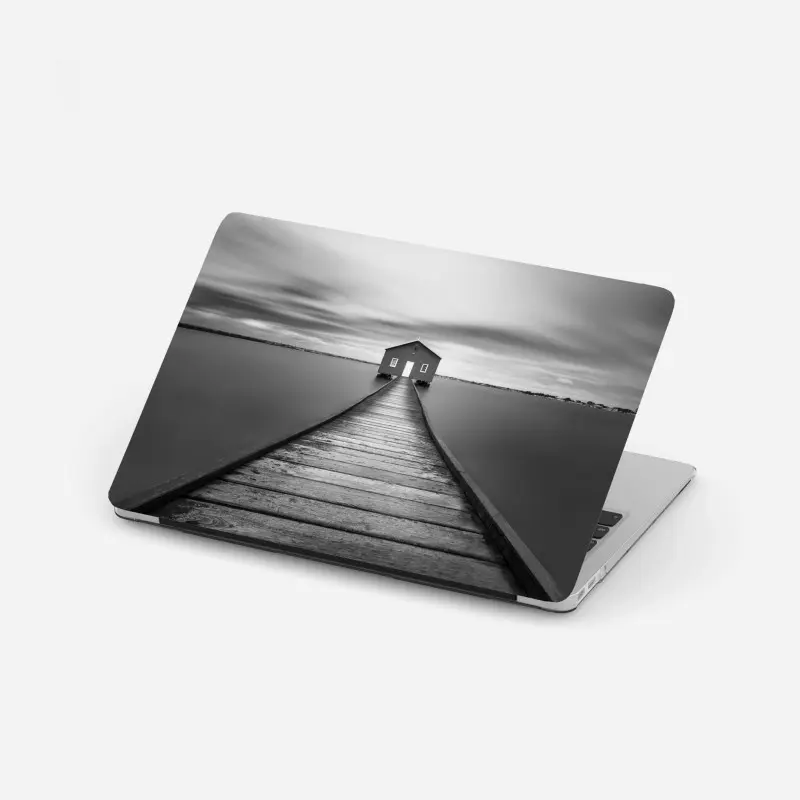 Laptop-Aufkleber einsames bootshaus am ruhigen steg