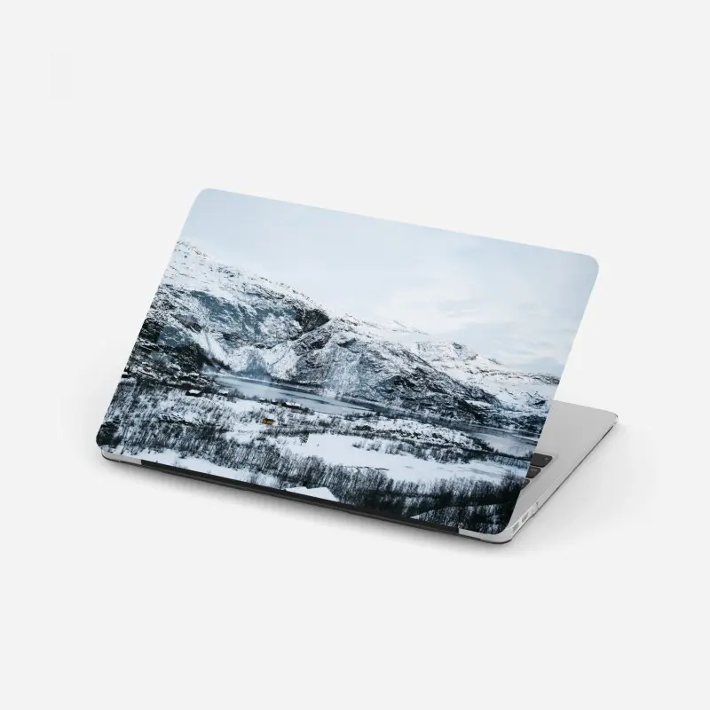 Laptop-Aufkleber ruhige winterliche berglandschaft über zugefrorenem see
