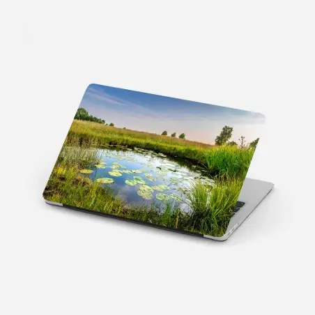 Laptop-Aufkleber ruhiger seerosen-teich in der wiese – Pixers®