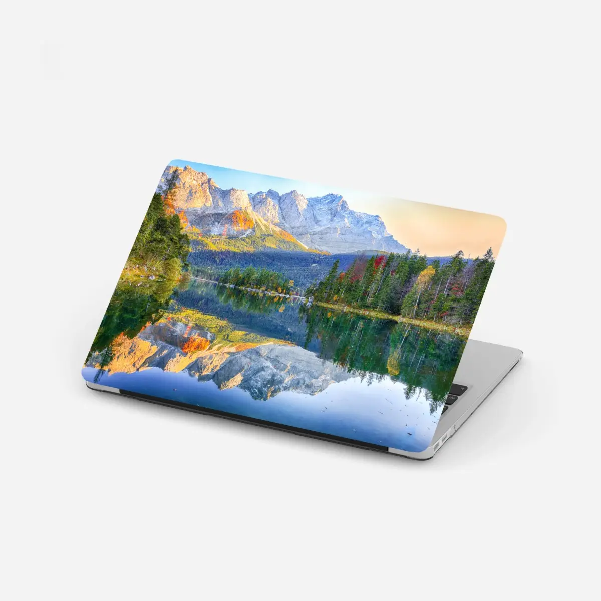Laptop-Aufkleber herbstliche spiegelung am Eibsee bei Zugspitze – Pixers®