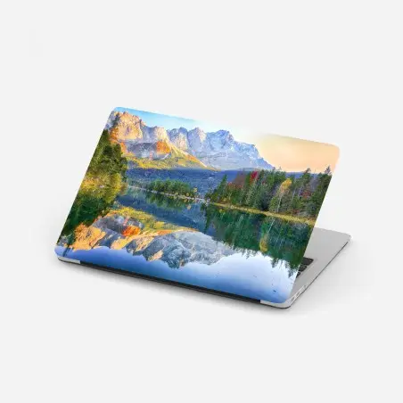 Laptop-Aufkleber herbstliche spiegelung am Eibsee bei Zugspitze – Pixers®