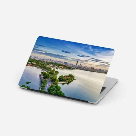 Laptop-Aufkleber ruhige städtische panorama am see – Pixers®