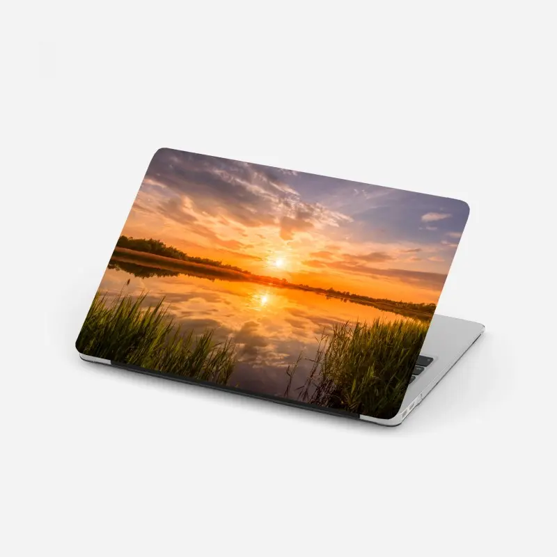 Laptop-Aufkleber goldener sonnenuntergang über idyllischem see