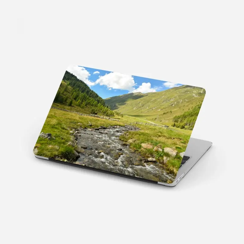 Laptop-Aufkleber alpenbach im sonnigen tal